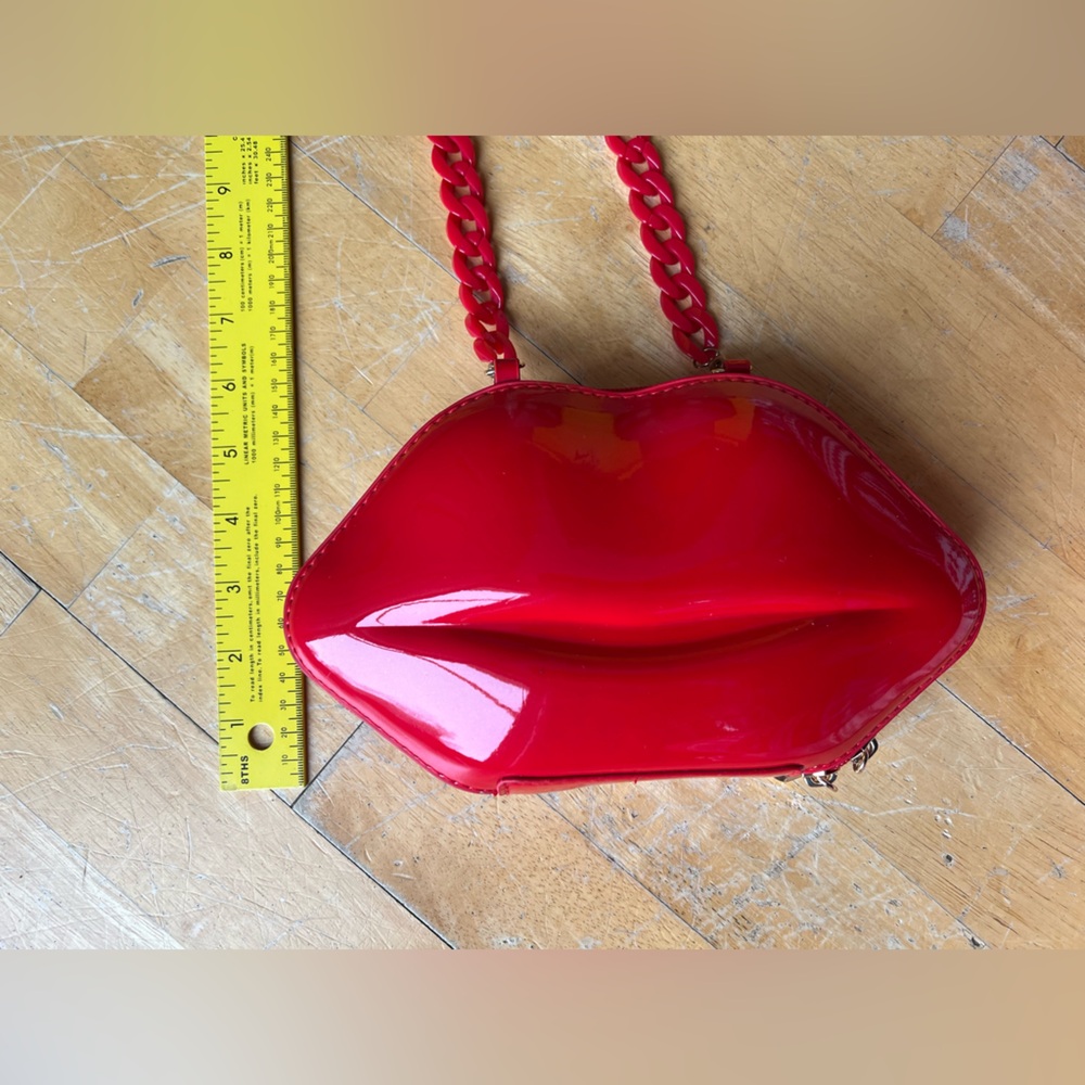 Red Lip-Shaped Women's purse Betsy Johnson vintage - Picture 3 of 16